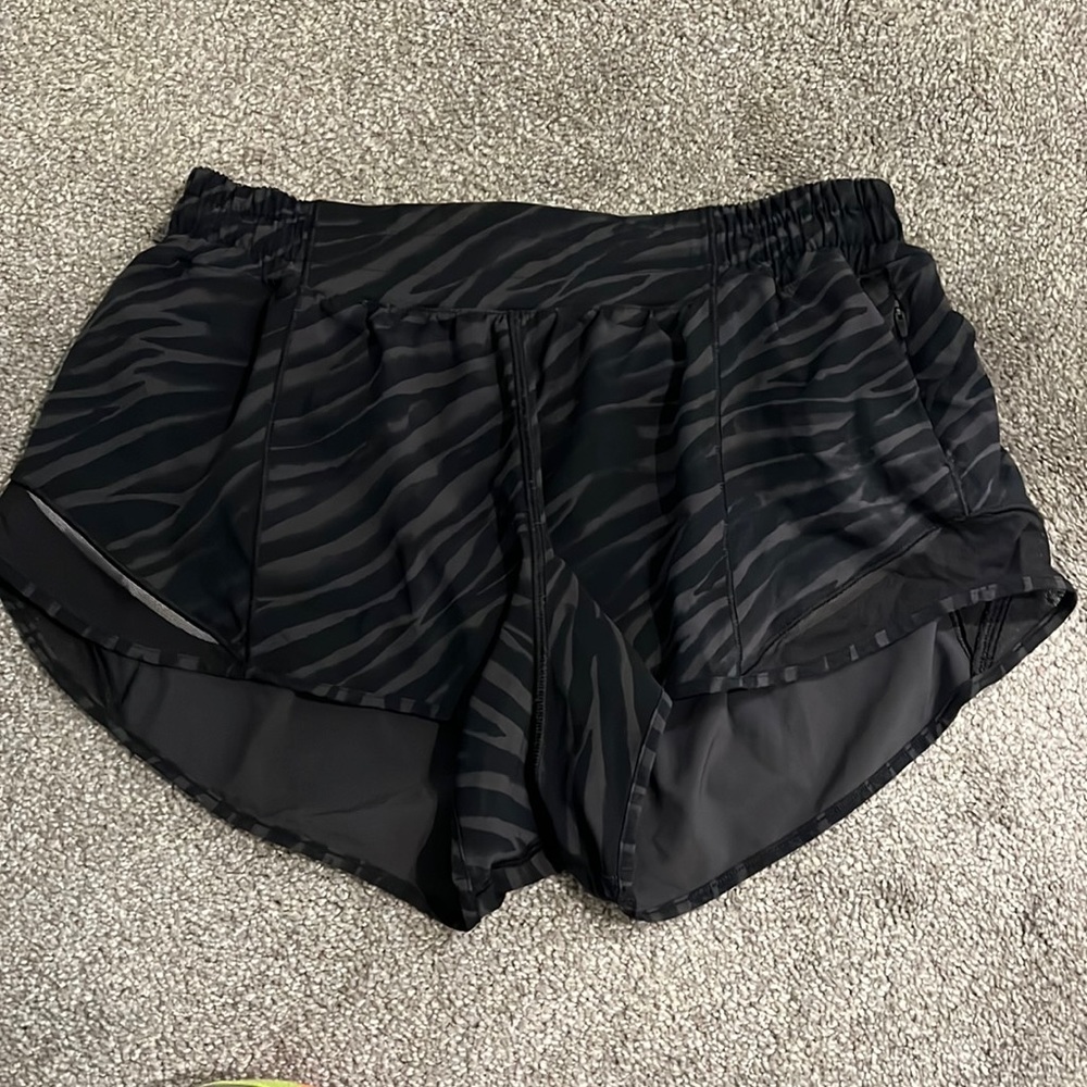 hotty hot shorts size 8, 2.5” (only worn a couple times)